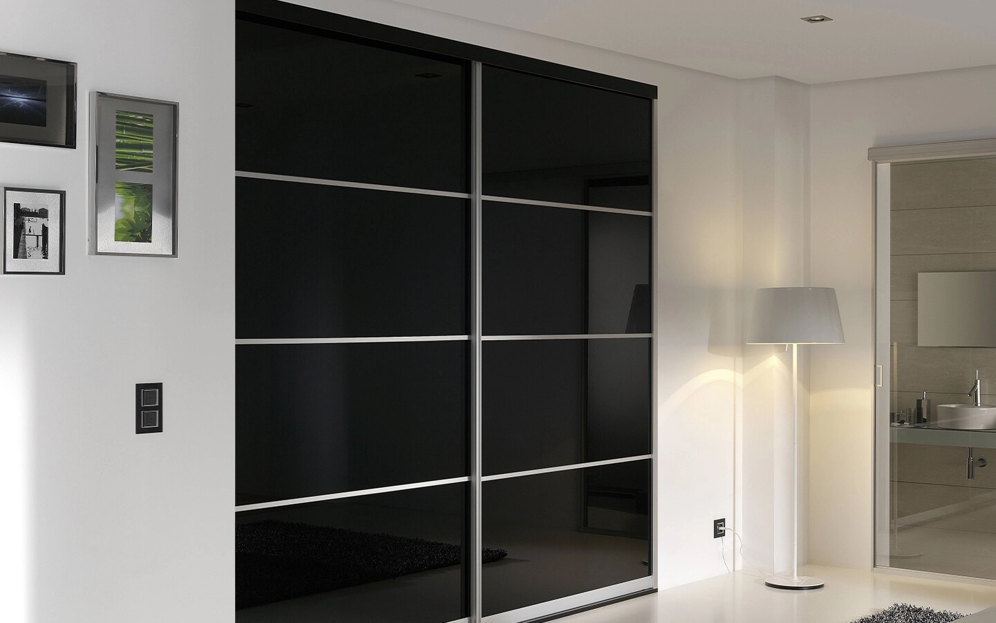 Elegant skyvedørsgarderobe på soverom